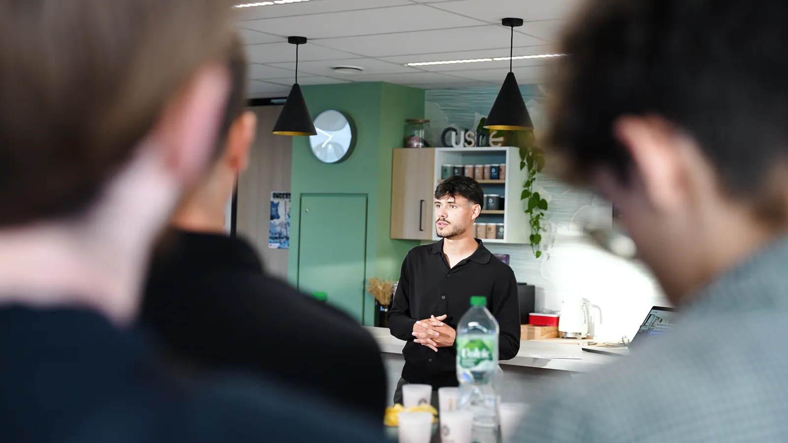 Mattéo présente Boost devant les participants